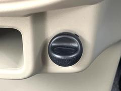 【シガーソケット】アクセサリーソケットとも呼ばれていて、車内で利用する電気製品の電源として広く利用されています。 7