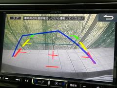 【バックカメラ】駐車時に後方がリアルタイム映像で確認できます。大型商業施設や立体駐車場での駐車時や、夜間のバック時に大活躍！運転スキルに関わらず、今や必須となった装備のひとつです！ 5