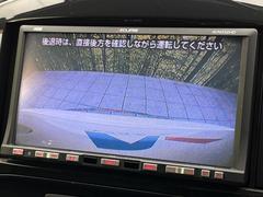 【バックカメラ】駐車時に後方がリアルタイム映像で確認できます。大型商業施設や立体駐車場での駐車時や、夜間のバック時に大活躍！運転スキルに関わらず、今や必須となった装備のひとつです！ 4