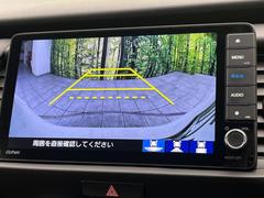 【バックカメラ】駐車時に後方がリアルタイム映像で確認できます。大型商業施設や立体駐車場での駐車時や、夜間のバック時に大活躍！運転スキルに関わらず、今や必須となった装備のひとつです！ 5