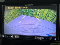 【バックカメラ】駐車時に後方がリアルタイム映像で確認できます。大型商業施設や立体駐車場での駐車時や、夜間のバック時に大活躍！運転スキルに関わらず、今や必須となった装備のひとつです！ 5