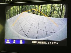 【バックカメラ】駐車時に後方がリアルタイム映像で確認できます。大型商業施設や立体駐車場での駐車時や、夜間のバック時に大活躍！運転スキルに関わらず、今や必須となった装備のひとつです！ 5