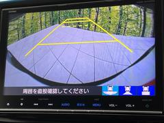 【バックカメラ】駐車時に後方がリアルタイム映像で確認できます。大型商業施設や立体駐車場での駐車時や、夜間のバック時に大活躍！運転スキルに関わらず、今や必須となった装備のひとつです！ 5