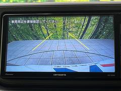 【バックカメラ】駐車時に後方がリアルタイム映像で確認できます。大型商業施設や立体駐車場での駐車時や、夜間のバック時に大活躍！運転スキルに関わらず、今や必須となった装備のひとつです！ 4