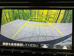 【バックカメラ】駐車時に後方がリアルタイム映像で確認できます。大型商業施設や立体駐車場での駐車時や、夜間のバック時に大活躍！運転スキルに関わらず、今や必須となった装備のひとつです！ 5