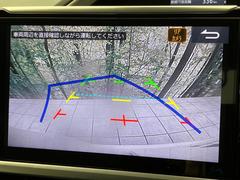 【バックカメラ】駐車時に後方がリアルタイム映像で確認できます。大型商業施設や立体駐車場での駐車時や、夜間のバック時に大活躍！運転スキルに関わらず、今や必須となった装備のひとつです！ 6