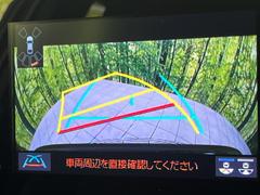 【バックカメラ】駐車時に後方がリアルタイム映像で確認できます。大型商業施設や立体駐車場での駐車時や、夜間のバック時に大活躍！運転スキルに関わらず、今や必須となった装備のひとつです！ 5