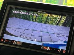 【バックカメラ】駐車時に後方がリアルタイム映像で確認できます。大型商業施設や立体駐車場での駐車時や、夜間のバック時に大活躍！運転スキルに関わらず、今や必須となった装備のひとつです！ 5