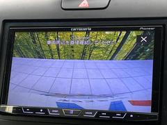 【バックカメラ】駐車時に後方がリアルタイム映像で確認できます。大型商業施設や立体駐車場での駐車時や、夜間のバック時に大活躍！運転スキルに関わらず、今や必須となった装備のひとつです！ 5