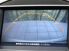 【バックカメラ】駐車時に後方がリアルタイム映像で確認できます。大型商業施設や立体駐車場での駐車時や、夜間のバック時に大活躍！運転スキルに関わらず、今や必須となった装備のひとつです！ 4