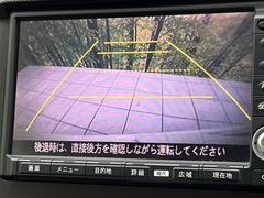 【バックカメラ】駐車時に後方がリアルタイム映像で確認できます。大型商業施設や立体駐車場での駐車時や、夜間のバック時に大活躍！運転スキルに関わらず、今や必須となった装備のひとつです！ 4