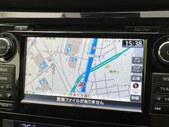 【メーカー純正ナビ】インテリアに溶け込むスタイリッシュな「専用設計」メーカーナビを装備♪視認性や操作性など基本性能にも優れ、より上質なカーライフをお楽しみいただけます。 4