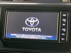 【純正ナビ】人気の純正ナビを装備。オーディオ機能も充実しており、Ｂｌｕｅｔｏｏｔｈ接続すればお持ちのスマホやＭＰ３プレイヤーの音楽を再生可能！毎日の運転がさらに楽しくなります！！ 3