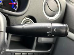 �ڥ����ȥ饤�ȡۼ�������뤵�˱����Ƽ�ư�ǥإåɥ饤�Ȥ��������������Ǥ��뵡ǽ�Ǥ����饤�Ȥ��դ�˺�졦�ä�˺��ʤɤ�̵���ʤꡢ��������ͼ�������Ԥ�¿����ȥ�ͥ��̲���������Ǥ��͢� 4