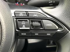 �ڥ졼�������롼������ȥ�����۹�®ƻϩ�Ǥ�Ĺ��Υ���Ԥ��ڤˡ�����ư��®�٤��ݤĥ��롼������ȥ����뤬�����ͷڸ������ƥ��Ϣ�Ȥ��������μ�ξ���Τ��Ƽִ֤��ݤĤ褦��®��Ĵ�ᤷ�Ƥ���ޤ����� 4