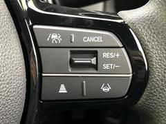 �ڥ����ץƥ��֥��롼������ȥ�����۹�®ƻϩ�Ǥ�Ĺ��Υ���Ԥ��ڤˡ�����ư��®�٤��ݤĥ��롼������ȥ����뤬�����ͷڸ������ƥ��Ϣ�Ȥ��������μ�ξ���Τ��Ƽִ֤��ݤĤ褦��®��Ĵ�ᤷ�Ƥ���ޤ����� 6