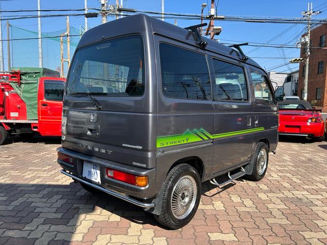 ストリート Ｖ　全車輛　車内清掃　１４インチカービングアルミホイール　エアコン　パワステ　４ＷＤ　５ＭＴ　パイプガード　ルーフレール（5枚目）