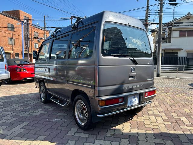 ストリート Ｖ　全車輛　車内清掃　１４インチカービングアルミホイール　エアコン　パワステ　４ＷＤ　５ＭＴ　パイプガード　ルーフレール（7枚目）