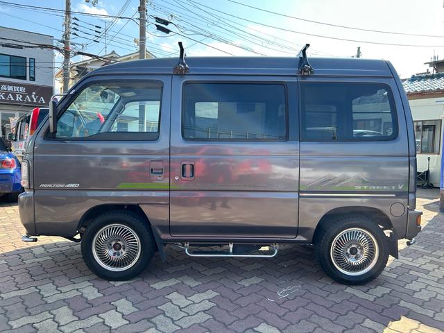 ストリート Ｖ　全車輛　車内清掃　１４インチカービングアルミホイール　エアコン　パワステ　４ＷＤ　５ＭＴ　パイプガード　ルーフレール（8枚目）
