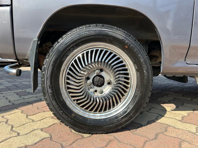 ストリート Ｖ　全車輛　車内清掃　１４インチカービングアルミホイール　エアコン　パワステ　４ＷＤ　５ＭＴ　パイプガード　ルーフレール（39枚目）
