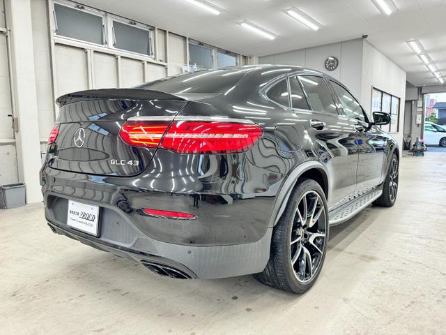 ＧＬＣ４３　４マチッククーペ　ヘッドアップディスプレイ　レザーエクスクルーシブＰＫＧ　オプションＡＭＧ２１インチホイール　ガラススライディングルーフ　ブルメスターサウンド　黒レザーシート　パナメリカーナグリル(21枚目)