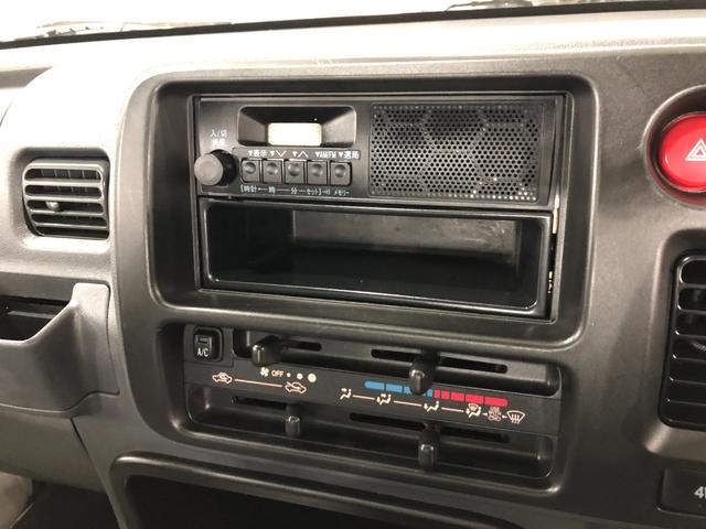 ハイゼットトラック スペシャル 農用パック 走行58780キロ/車検整備付 一年保証・走行距離無制限 走行58780キロ 4WD MT 純正カーペットマット AMFMラジオ 作業用ライト ゴムプロテクター(10枚目)