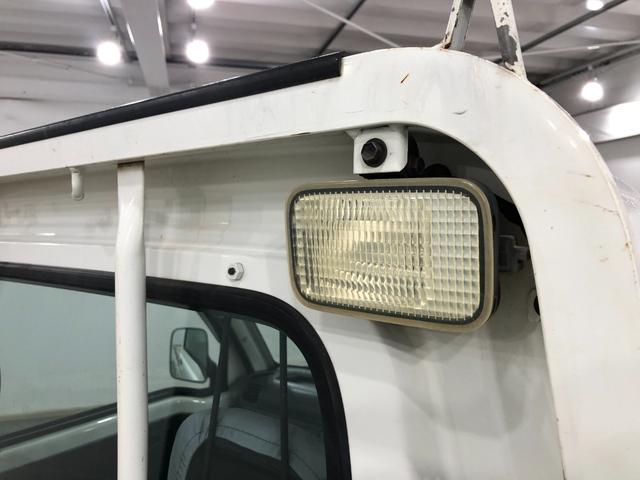 ハイゼットトラック スペシャル 農用パック 走行58780キロ/車検整備付 一年保証・走行距離無制限 走行58780キロ 4WD MT 純正カーペットマット AMFMラジオ 作業用ライト ゴムプロテクター(11枚目)