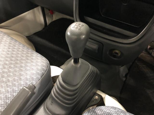 ハイゼットトラック スペシャル 農用パック 走行58780キロ/車検整備付 一年保証・走行距離無制限 走行58780キロ 4WD MT 純正カーペットマット AMFMラジオ 作業用ライト ゴムプロテクター(14枚目)