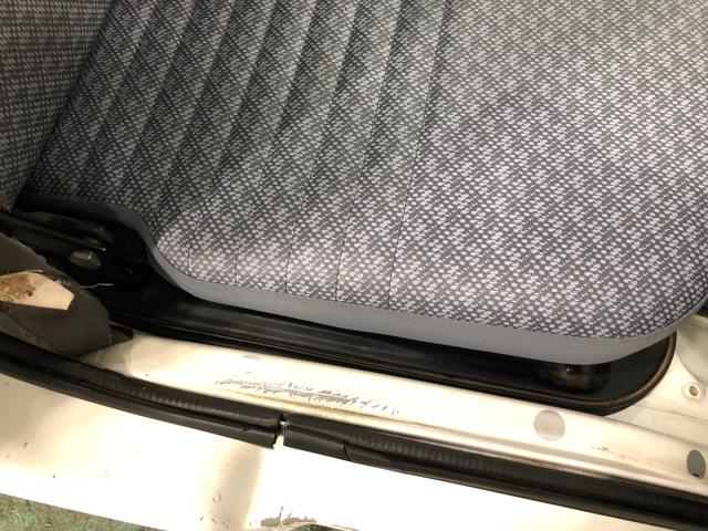 ハイゼットトラック スペシャル 農用パック 走行58780キロ/車検整備付 一年保証・走行距離無制限 走行58780キロ 4WD MT 純正カーペットマット AMFMラジオ 作業用ライト ゴムプロテクター(15枚目)