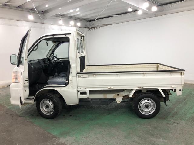 ハイゼットトラック スペシャル 農用パック 走行58780キロ/車検整備付 一年保証・走行距離無制限 走行58780キロ 4WD MT 純正カーペットマット AMFMラジオ 作業用ライト ゴムプロテクター(25枚目)