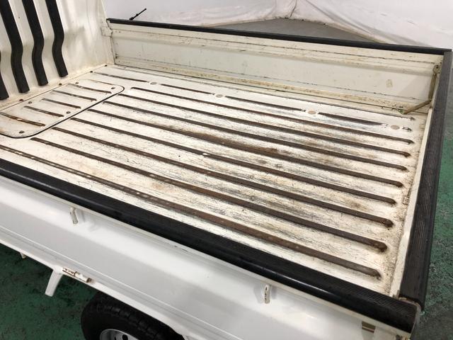 ハイゼットトラック スペシャル 農用パック 走行58780キロ/車検整備付 一年保証・走行距離無制限 走行58780キロ 4WD MT 純正カーペットマット AMFMラジオ 作業用ライト ゴムプロテクター(26枚目)
