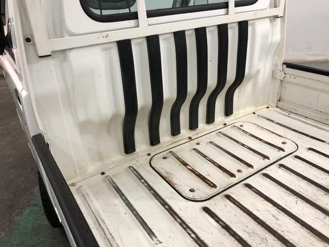 ハイゼットトラック スペシャル 農用パック 走行58780キロ/車検整備付 一年保証・走行距離無制限 走行58780キロ 4WD MT 純正カーペットマット AMFMラジオ 作業用ライト ゴムプロテクター(27枚目)