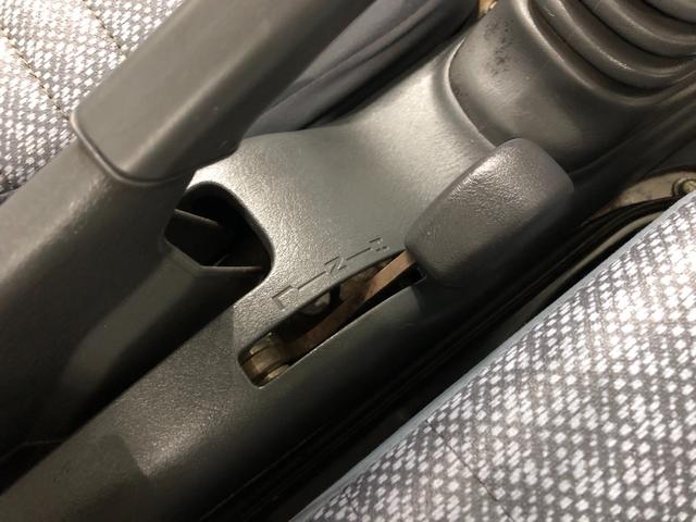 ハイゼットトラック スペシャル 農用パック 走行58780キロ/車検整備付 一年保証・走行距離無制限 走行58780キロ 4WD MT 純正カーペットマット AMFMラジオ 作業用ライト ゴムプロテクター(46枚目)