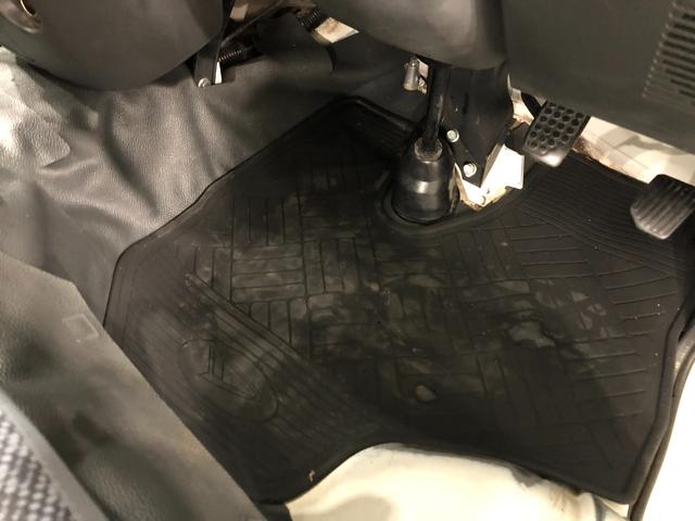 ハイゼットトラック エアコン・パワステ　スペシャル　４ＷＤ／走行７６２８９キロ　１年保証距離無制限　走行距離７６２８９キロ　４ＷＤ　ＦＭＡＭラジオ　純正フロアマット　マニュアルエアコン（18枚目）