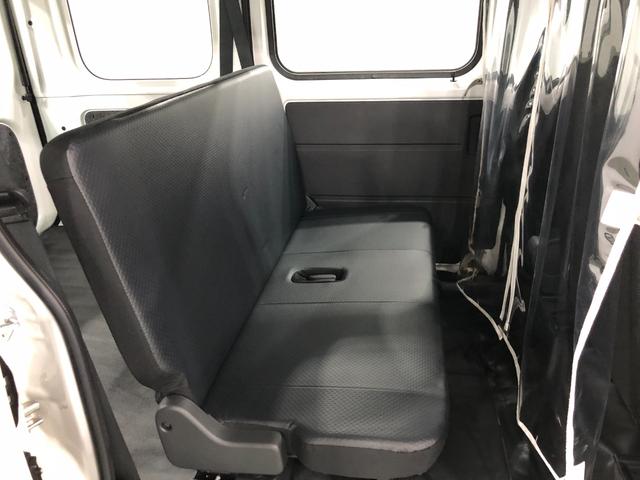 ハイゼットカーゴ スペシャル　走行２３４５７キロ／間仕切カーテン／ドラレコ　１年保証距離無制限　走行距離２３４５７キロ　ディスプレイオーディオ　ブルートゥース　ドラレコ　純正マット　助手席エアバック　クリアランスソナー　オートライト　アイドリングストップ　両側スライドドア（29枚目）