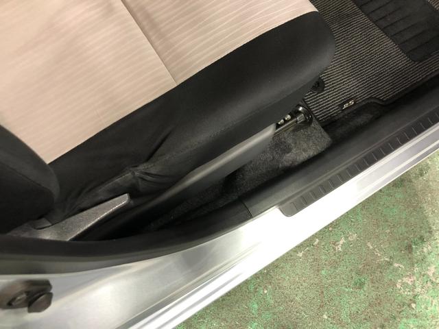 ミライース Ｘ　ＳＡＩＩＩ　走行１３８４６０キロ／ＣＤチューナー／マット　１年保証距離無制限　走行距離１３８４６０キロ　ＣＤチューナー　純正カーペットマット　助手席エアバッグ　クリアランスソナー　ＬＥＤヘッドランプ　アイドリングストップ　電動格納式ドアミラー　キーレス（15枚目）