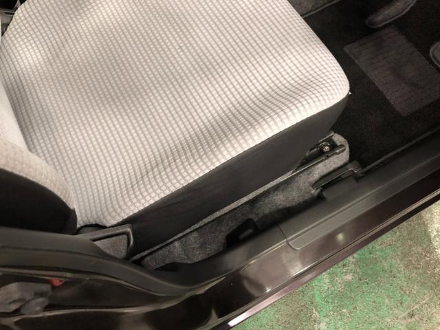 アルト Ｌ　走行１１２２２１キロ／ＣＤチューナー／純正マット　１年保証距離無制限　走行距離１１２２２１キロ　ＣＤチューナー　純正カーペットマット　助手席エアバッグ　アイドリングストップ　ドリンクホルダー　マニュアルエアコン　キーレスエントリー（15枚目）