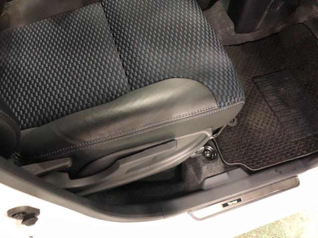 痛みの出やすい運転席シートの角、フロアマット、座面、ともに良好です