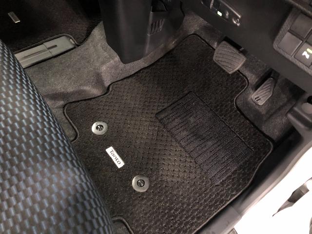 嬉しい純正フロアマット付き♪　状態も良好です（＾＾♪