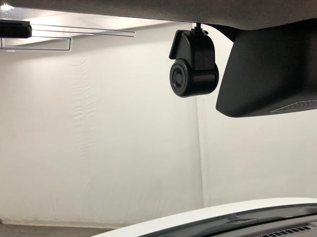 この車、ドラレコ付きで安心ですよ。送迎や通勤で使う方には特に喜ばれます。