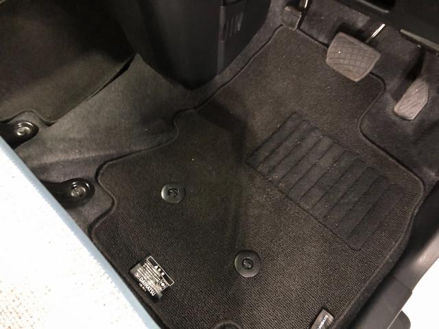 嬉しい純正フロアマット付き♪　状態も良好です（＾＾♪