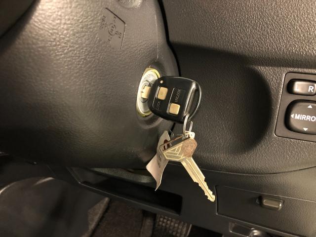 bB Zエアロパッケージ 走行102654キロ/ナビ/ベンチシート 一年保証・走行距離無制限 走行102654キロ 助手席エアバック 純正カーペットマット ワンセグナビ DVD ベンチシート(11枚目)