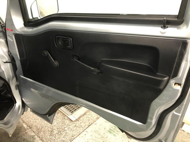 ハイゼットトラック スタンダード　走行５８５３９キロ／車検整備付／タイヤ４本交換　一年保証・走行距離無制限　走行５８５３９キロ　５速ＭＴ　４ＷＤ　エアコン　パワステ　助手席エアバック　純正カーペットマット（32枚目）