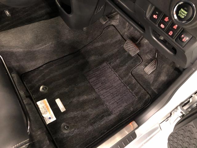嬉しい純正フロアマット付き♪ 状態も良好です(^^♪