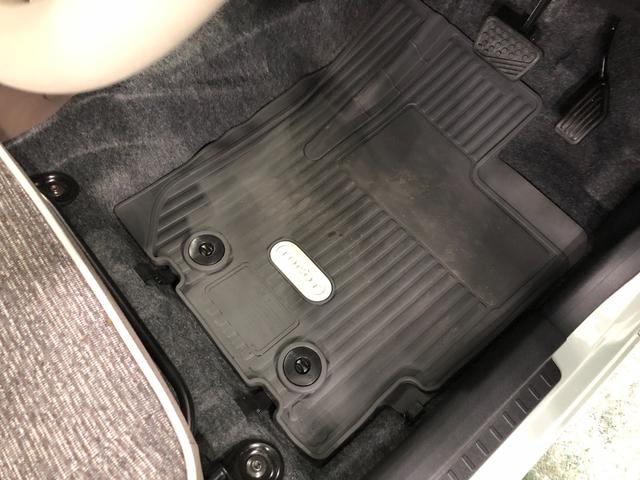 嬉しい純正フロアマット付き♪ 状態も良好です(^^♪