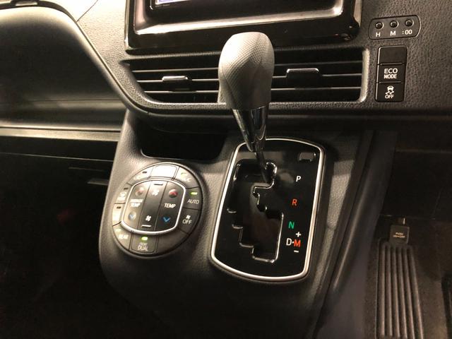 ノア X 走行58466キロ/純正フルセグナビ/ドラレコ 1年保証距離無制限 走行距離58466キロ バックカメラ ブルートゥース ドラレコ 純正マット LEDヘッドランプ 片側電動スライドドア 電動格納式ドアミラー プッシュスタート キーフリー(14枚目)