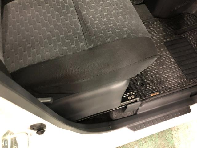 痛みの出やすい運転席シートの角、フロアマット、座面、ともに良好です