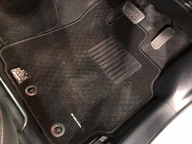 シエンタ ハイブリッド ファンベースG クエロ 走行20032キロ 1年保証距離無制限 走行距離20032キロ フルセグナビ 全周囲カメラ ブルートゥース ドラレコ 純正マット LEDヘッドランプ シートヒーター 両側電動スライドドア プッシュスタート キーフリー(18枚目)