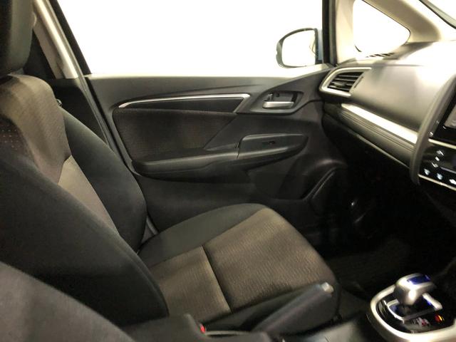 フィットハイブリッド Ｆパッケージ　走行５２４７１キロ／ワンセグナビ／バックカメラ　１年保証距離無制限　走行距離５２４７１キロ　ワンセグナビ　バックカメラ　ブルートゥース　純正マット　サイドエアバッグ　電動格納式ドアミラー　プッシュスタート（43枚目）