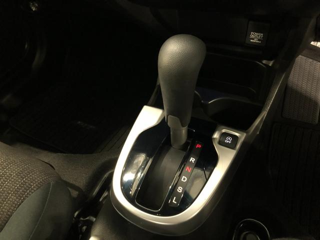 フィット 13G・Fパッケージ ファインエディション ナビ/Bカメラ 1年保証距離無制限 走行距離29313キロ ワンセグナビ バックカメラ 純正マット 助手席エアバッグ プッシュボタンスタート 電動格納式ドアミラー(14枚目)